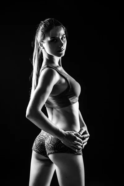 魅力的なフィットネス女性、訓練を受けた女性の身体. — ストック写真