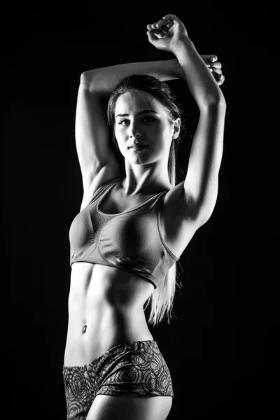 Mulher fitness atraente, corpo feminino treinado . — Fotografia de Stock