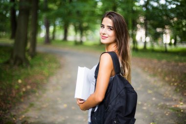 Açık güzel kız portresi