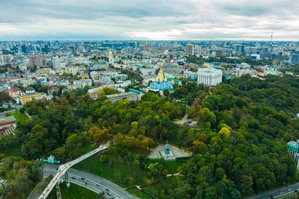 Воздушный Вид Строительство Нового Пешеходного Велопарка Мост Холмы Парки Киевский — стоковое фото