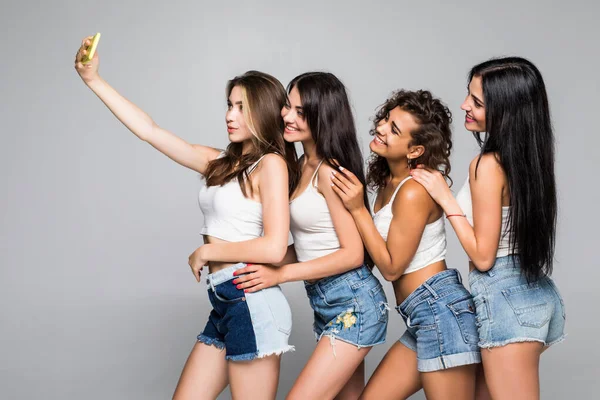 Auto Retrato Quatro Meninas Atraentes Agradáveis Melhores Amigos Divertindo Passar — Fotografia de Stock