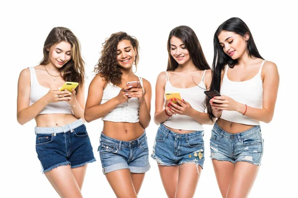 Quatro Meninas Sexy Camisas Brancas Calções Ganga Com Telefones Nas — Fotografia de Stock