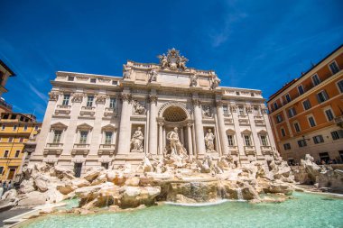 Roma, İtalya - Juny, 2021: Fountain di Trevi - dünyanın en ünlü Roma çeşmeleri.