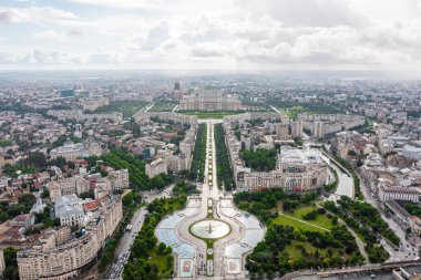 Juny, 2021 - Bükreş, Romanya: Bükreş 'in havadan görünüşü. Unirii çeşme meydanından yukarıdan görünüm.