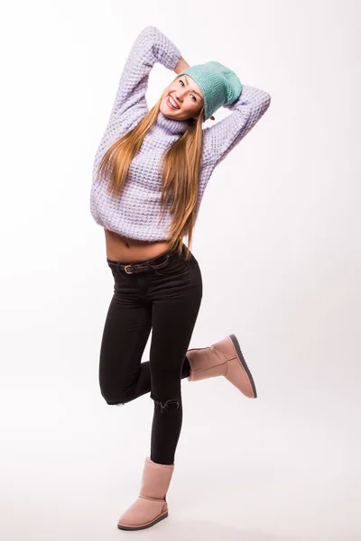 Jovem feliz com boné na cabeça — Fotografia de Stock