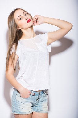 Sexy Genç kız kot şort gömlek Studio