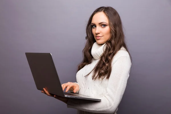 Portrait of a happy young girl with laptop computer — Stock Photo, Image