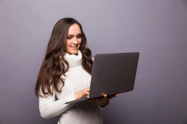 Portrait of a happy young girl with laptop computer — Stock Photo, Image
