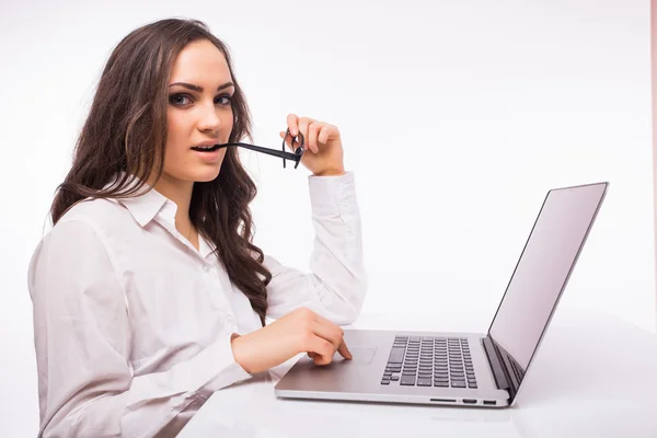 Business Woman  with glasses using laptop computer pc — Stock Photo, Image