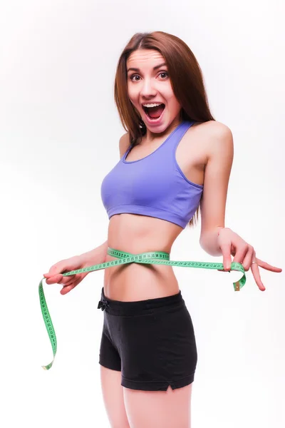 Apto e saudável jovem senhora medindo sua cintura — Fotografia de Stock