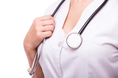 Elinde steteskop olan bir doktor.