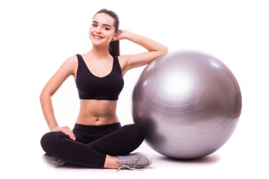 kadın yapma egzersiz pilates topu ile