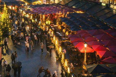 Bruges, Belçika - 29 Kasım 2025 Bruges Noel Fuarı