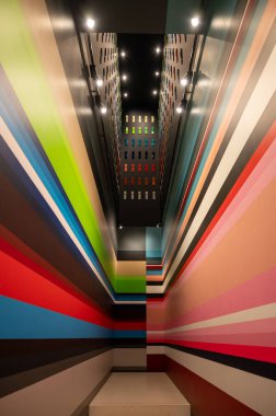 Antwerp, Belçika - 16 Kasım 2025: Antwerp Kraliyet Güzel Sanatlar Müzesi içindeki ziyaretçiler Belçika 'nın Antwerp kentinde bir müzedir..