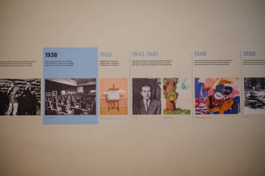 Antwerp, Belçika - 16 Kasım 2025: Antwerp Kraliyet Güzel Sanatlar Müzesi içindeki ziyaretçiler Belçika 'nın Antwerp kentinde bir müzedir..