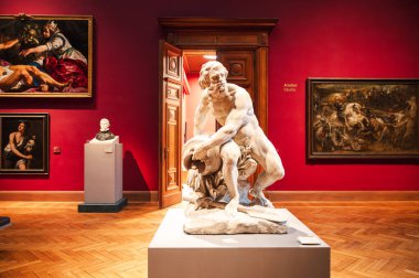 Antwerp, Belçika - 16 Kasım 2025: Antwerp Kraliyet Güzel Sanatlar Müzesi içindeki ziyaretçiler Belçika 'nın Antwerp kentinde bir müzedir..