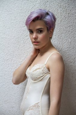 Kamera kapalı seyir güzel Menekşe kısa saçlı kız