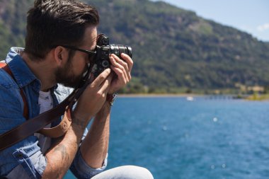 Patagonya Arjantin bir gölde bir genç fotoğrafçı bilgileri