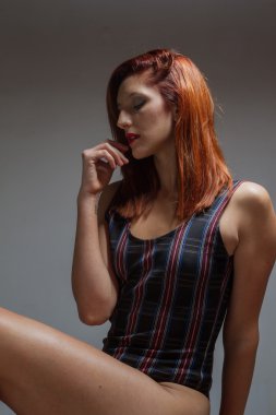 Kızıl saçlı kadını portresi