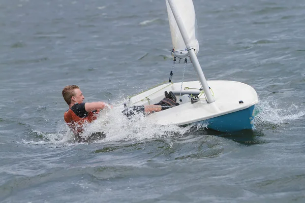 Yelken, yelkenli, genç yachtsman