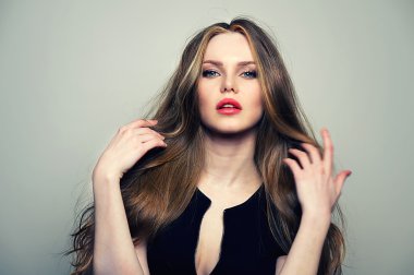 Woman model posing at studio in the light flashes.