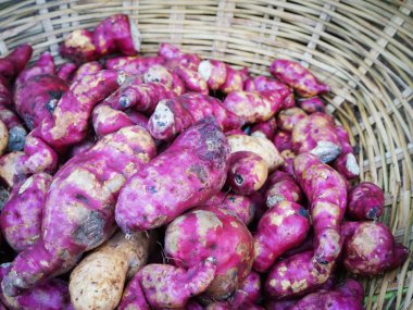 sepet içinde taze patates