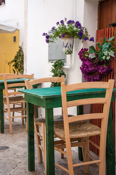 Restaurant Stühle italien puglia locorotondo — Stockfoto
