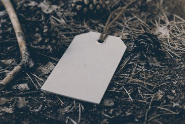 Ormandaki mock-up etiket