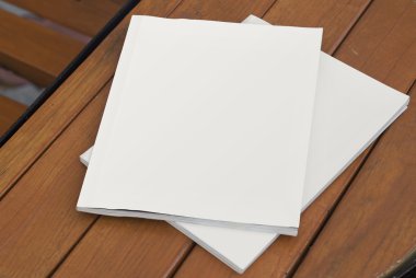 Mock-up dergi ve Katalog masada, kapak tasarımı için.