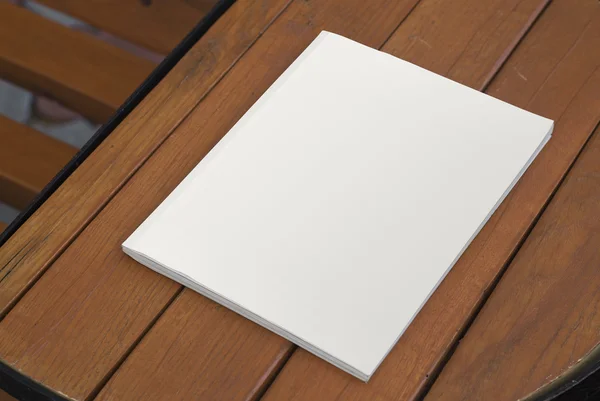 Mock-up dergi ve Katalog masada, kapak tasarımı için.
