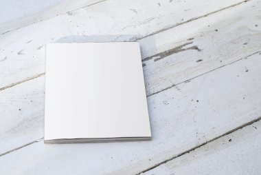 Mock-up dergi ve kataloglar masada, kapak tasarımı için.