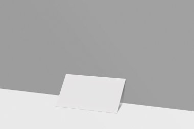 Mock-up kartvizit. Gri arka plan üzerinde beyaz kağıt kartı.