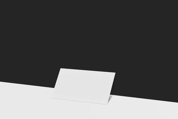 Mock-up-Visitenkarte. weiße Papierkarte auf schwarzem Hintergrund. — Stockfoto