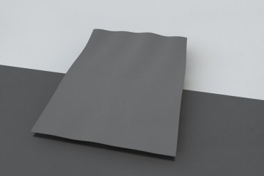 Poster koyu arka plan üzerinde yukarı alay. 