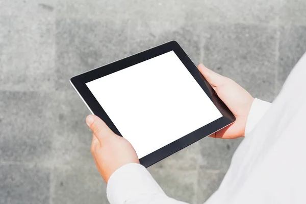Großaufnahme Einer Tablet Attrappe Mit Einem Weißen Bildschirm Den Händen — Stockfoto
