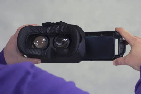Человек Держит Руках Очки Виртуальной Реальности 360 Градусного Видео Шлем — стоковое фото