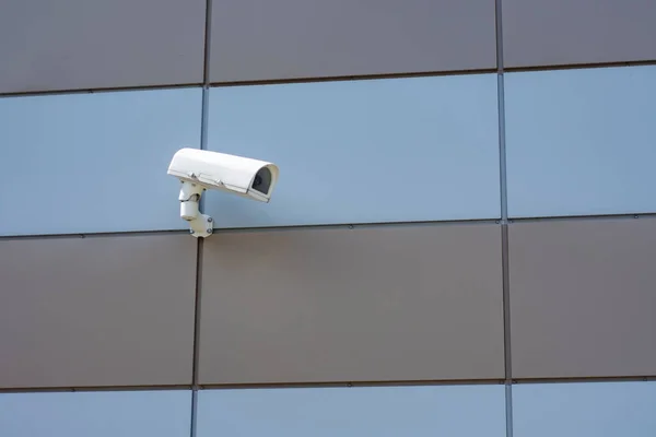 闭路电视监控用于物体保护的室外视频监控摄像头 — 图库照片