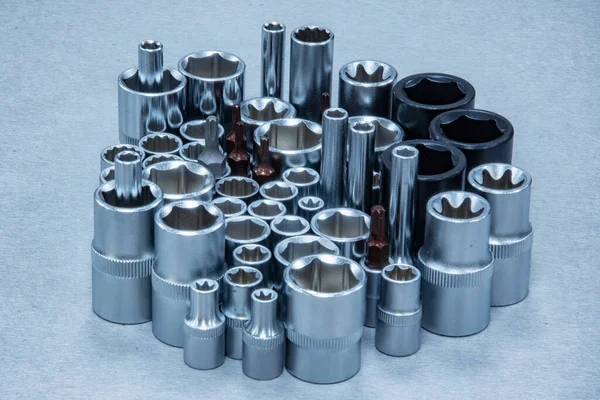 Araba tamiri için altıgen anahtarlar.