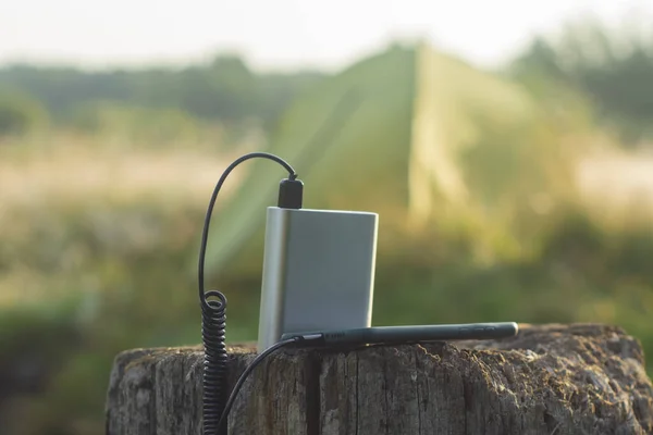 Smartphone Charged Using Portable Charger Power Bank Charges Phone Outdoors — Stock Photo, Image