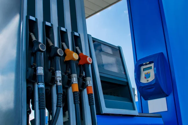 Benzinestation Met Diesel Benzine Brandstofpistool Close — Stockfoto