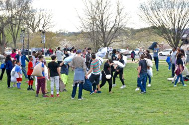 Grup yastık kavgası DC