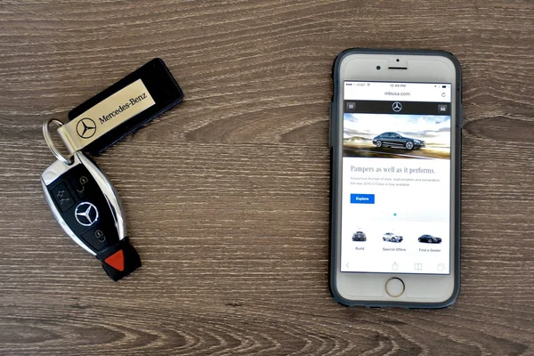 Apple iphone 6s ve Mercedes-Benz anahtar