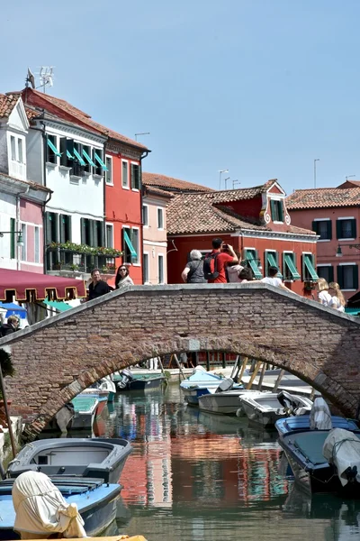 Kleurrijke gebouwen in burano — Stockfoto