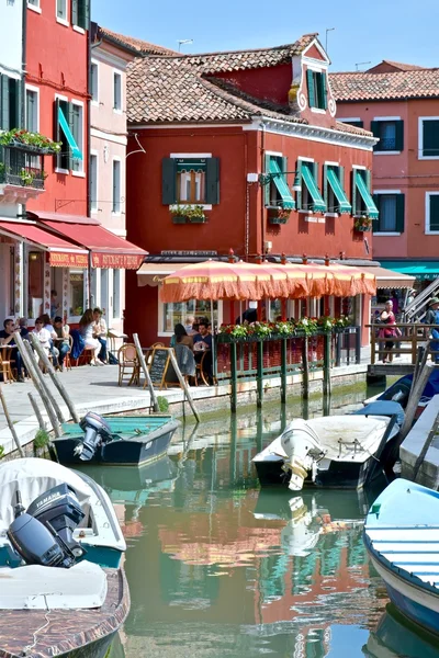 Barevné budovy v burano — Stock fotografie