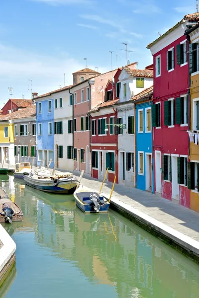 Edifícios coloridos em Burano — Fotografia de Stock