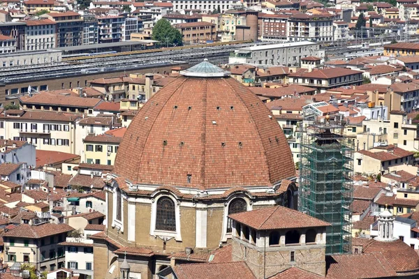 Looking out over the city of Florence in Italy — Stock Photo, Image