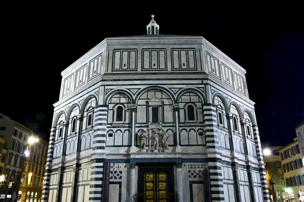 Piazza del Duomo во Флоренции — стоковое фото