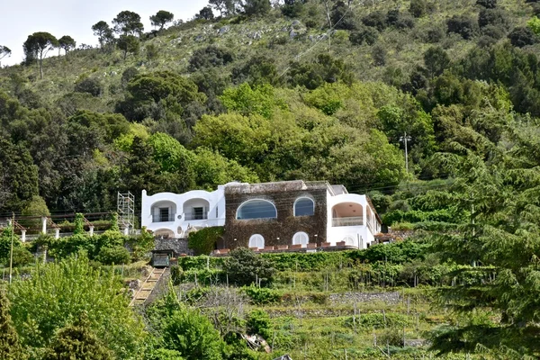 Casa de fazenda velha na ilha de Capri — Fotografia de Stock