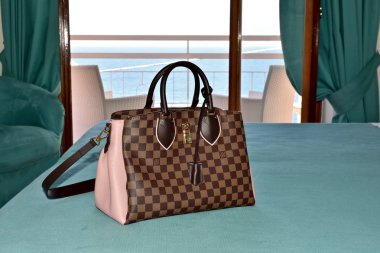 Yeni Louis Vuitton çanta