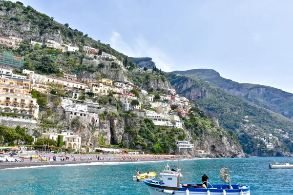 イタリア ポジターノの海岸沿い町 — ストック写真